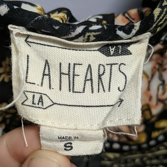 Off Shoulder Blouse - Picture 5 of 5